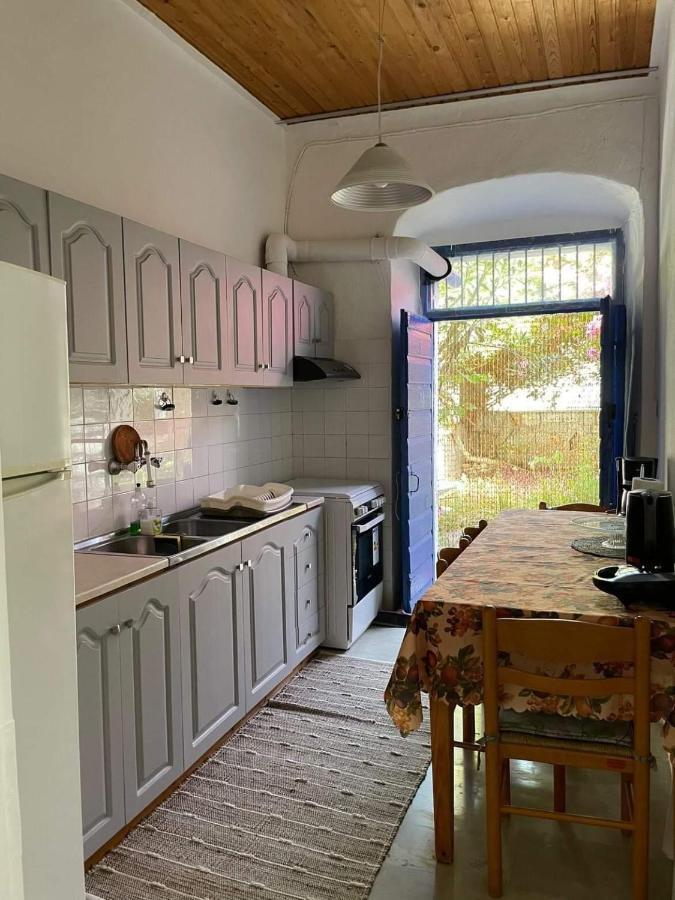 Appartamento Veneto'S Garden Kardhamili Esterno foto